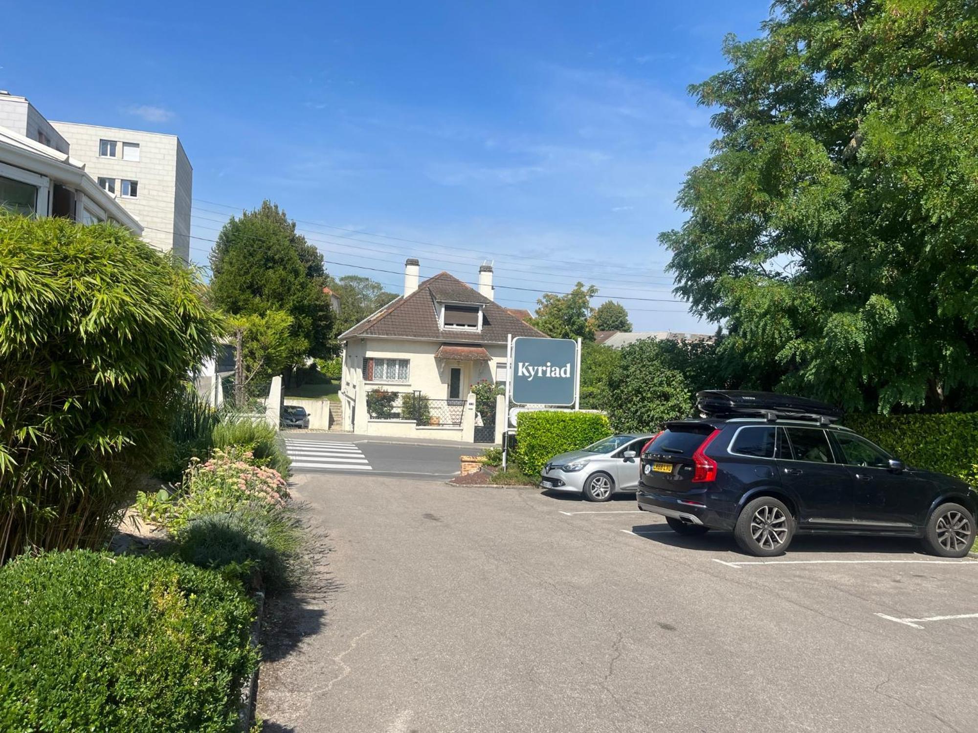 Kyriad Epernay Épernay Exterior foto